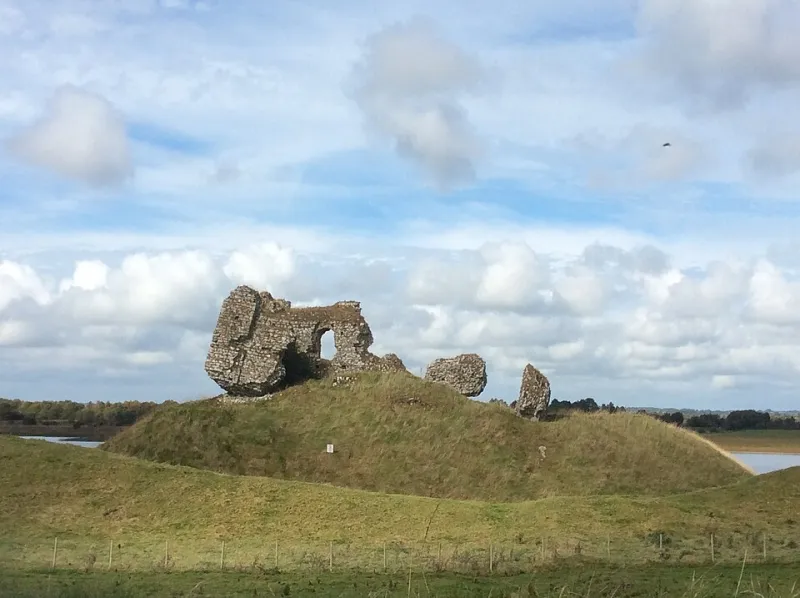 Steinern, staubig, magisch: Burgen und Ruinen, die du gesehen haben musst, bevor die Touristenbusse kommen